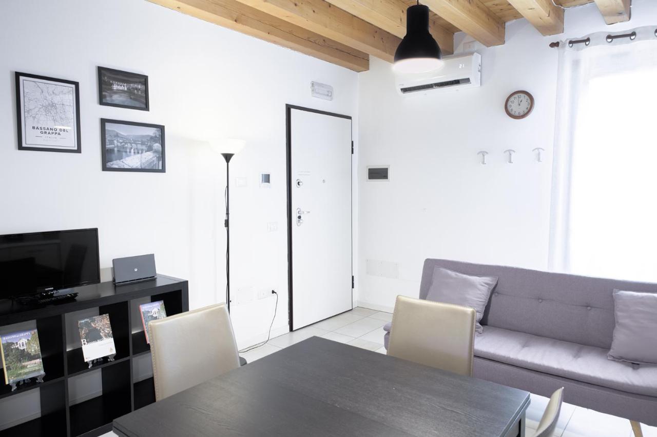 Vicolo J. Da Ponte - Bassano Centro Storico Apartment Bassano del Grappa Luaran gambar
