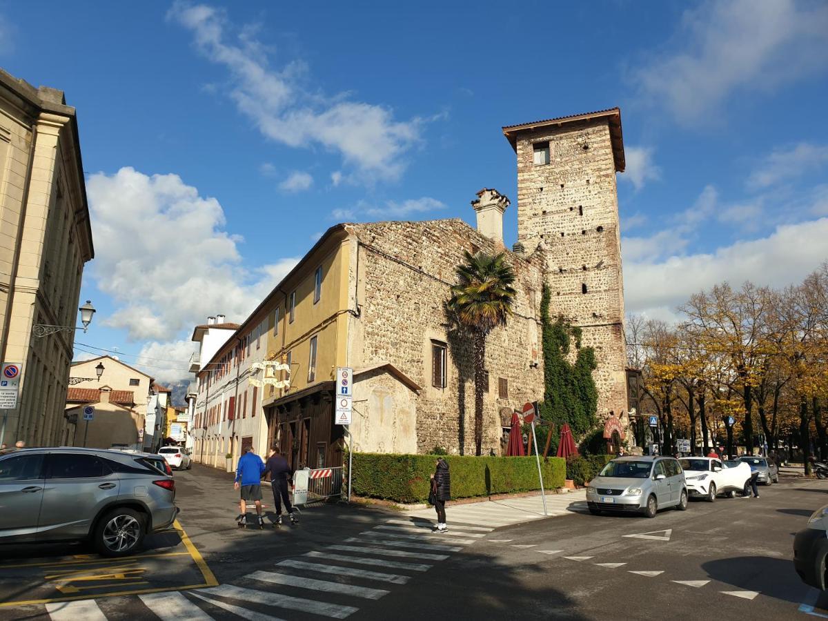 Vicolo J. Da Ponte - Bassano Centro Storico Apartment Bassano del Grappa Luaran gambar
